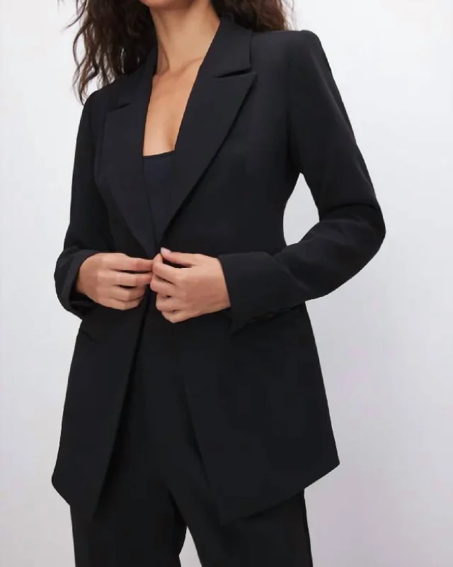 Fit And Flatter Blazer In Black